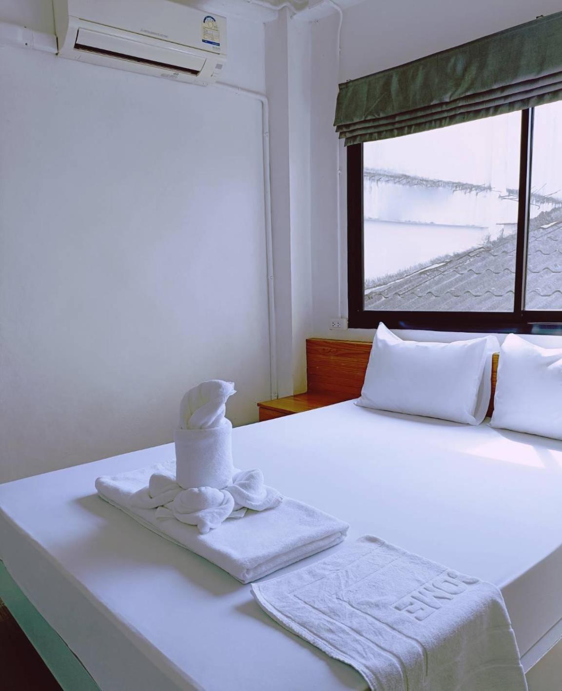 The Port Hostel Surat Thani Exterior foto